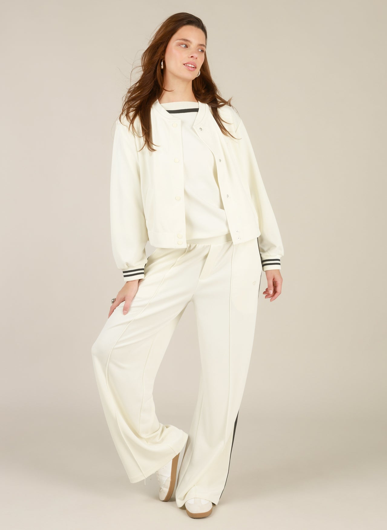 Ilma | Antique White/Black