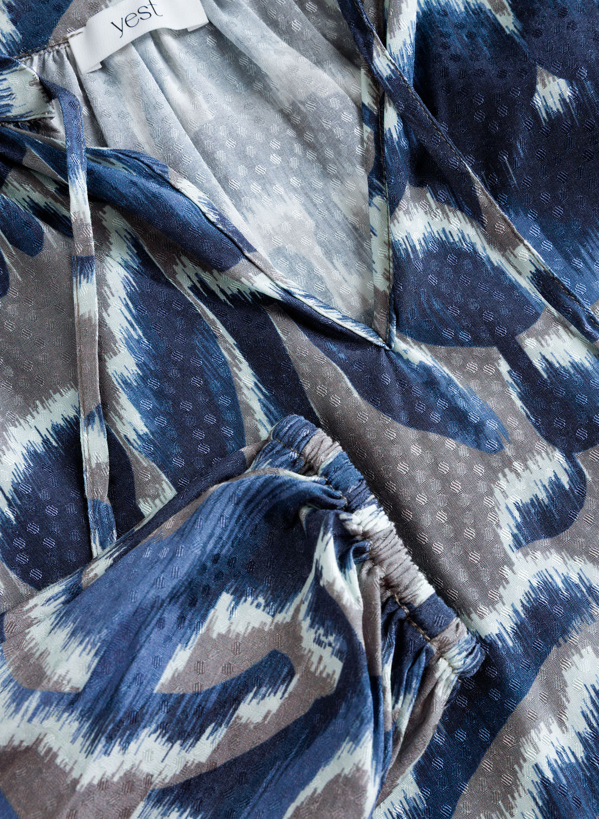 Carmen Essential | Warm Grey/Multi Colo