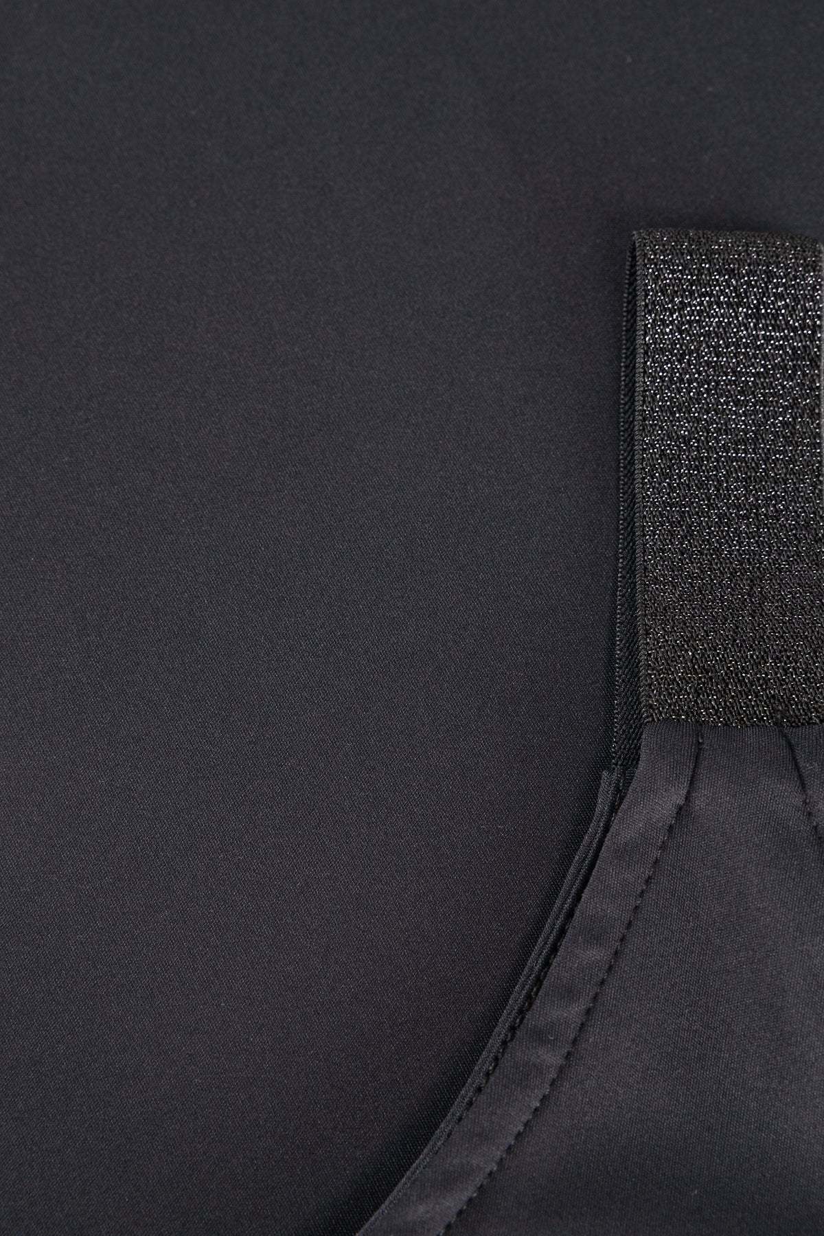 YYSalina Essential | Black