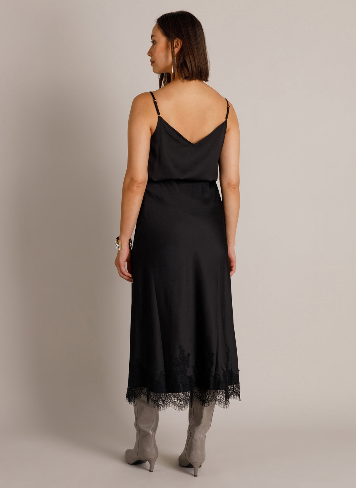 YYWismara | Black