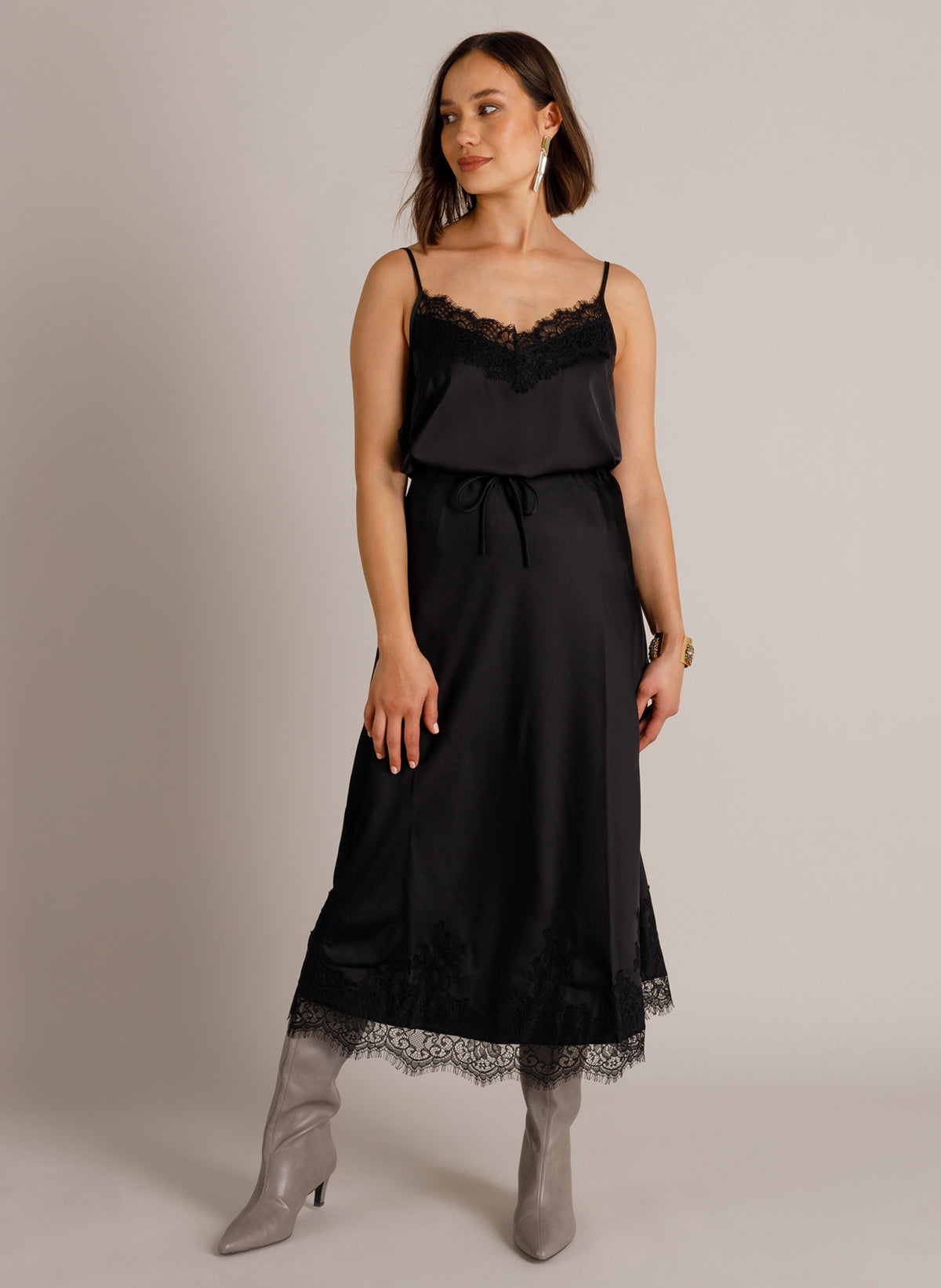 YYWismara | Black