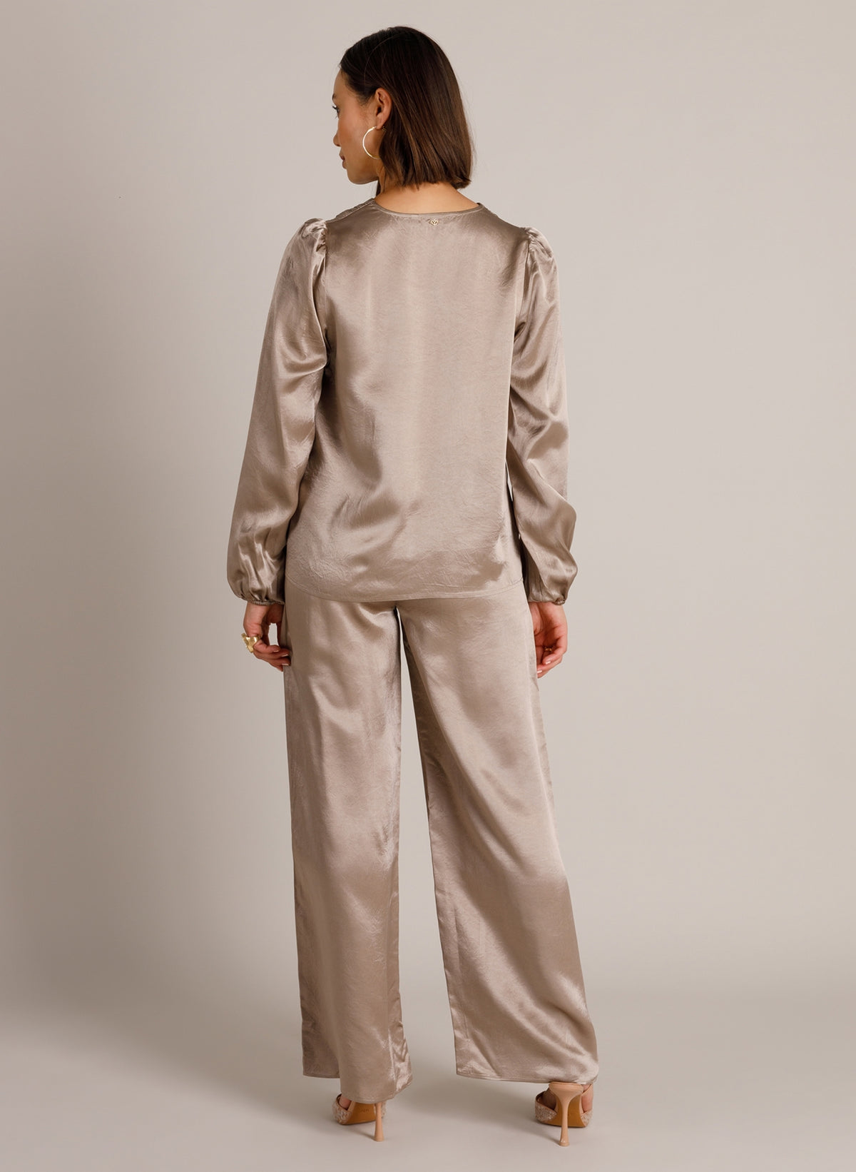 YYWinnika | Taupe Grey