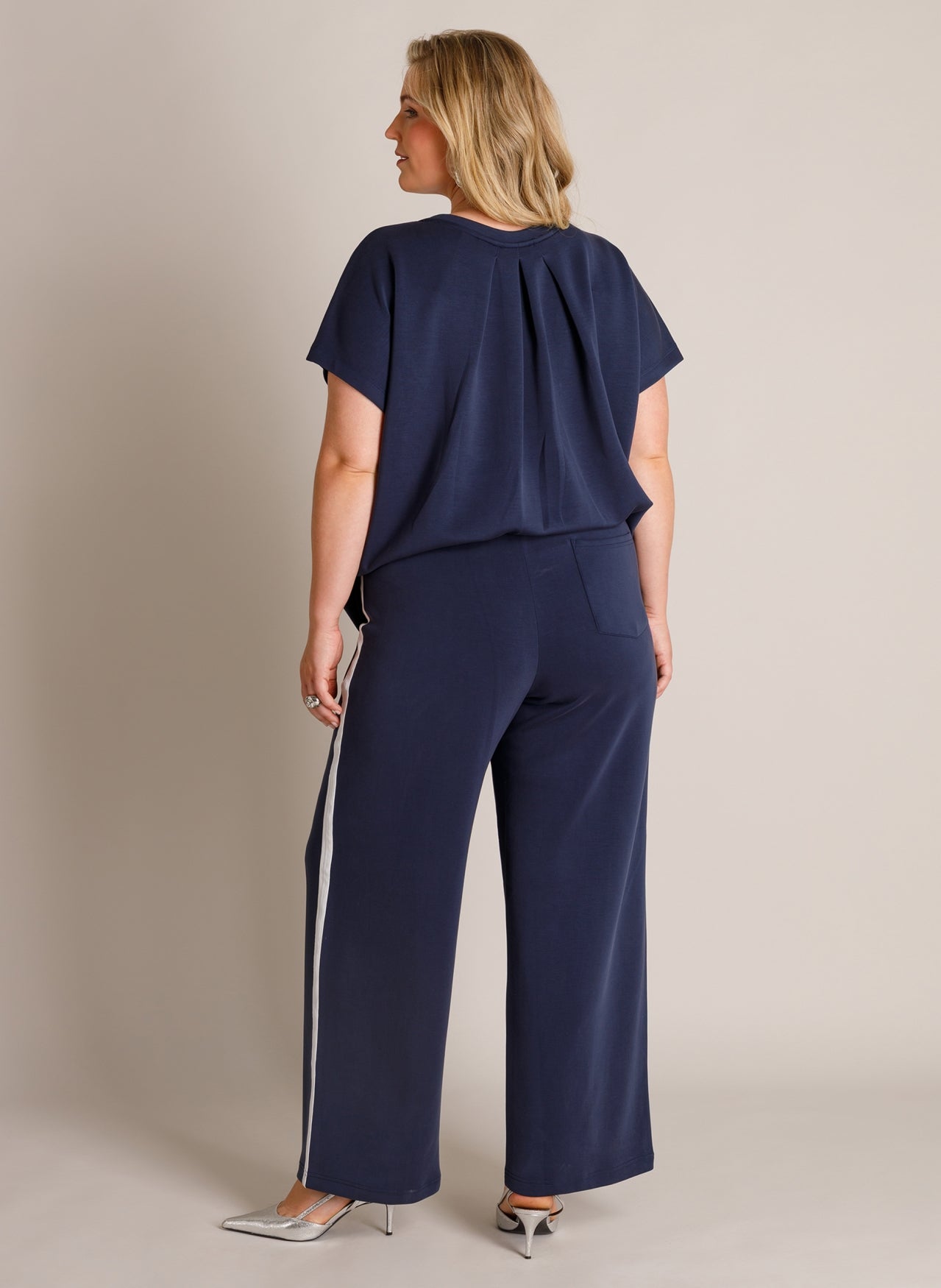 Jelisa Essential | Dark Blue/Off white