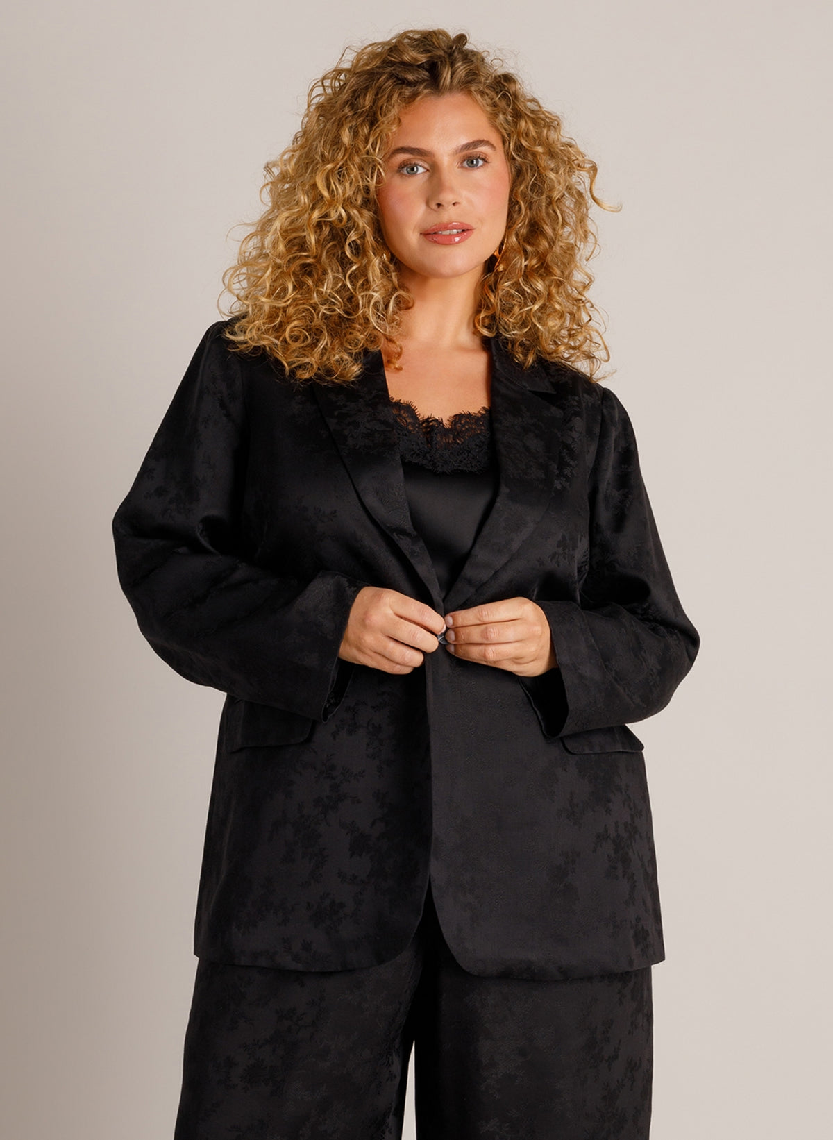 YCZaneta | Black