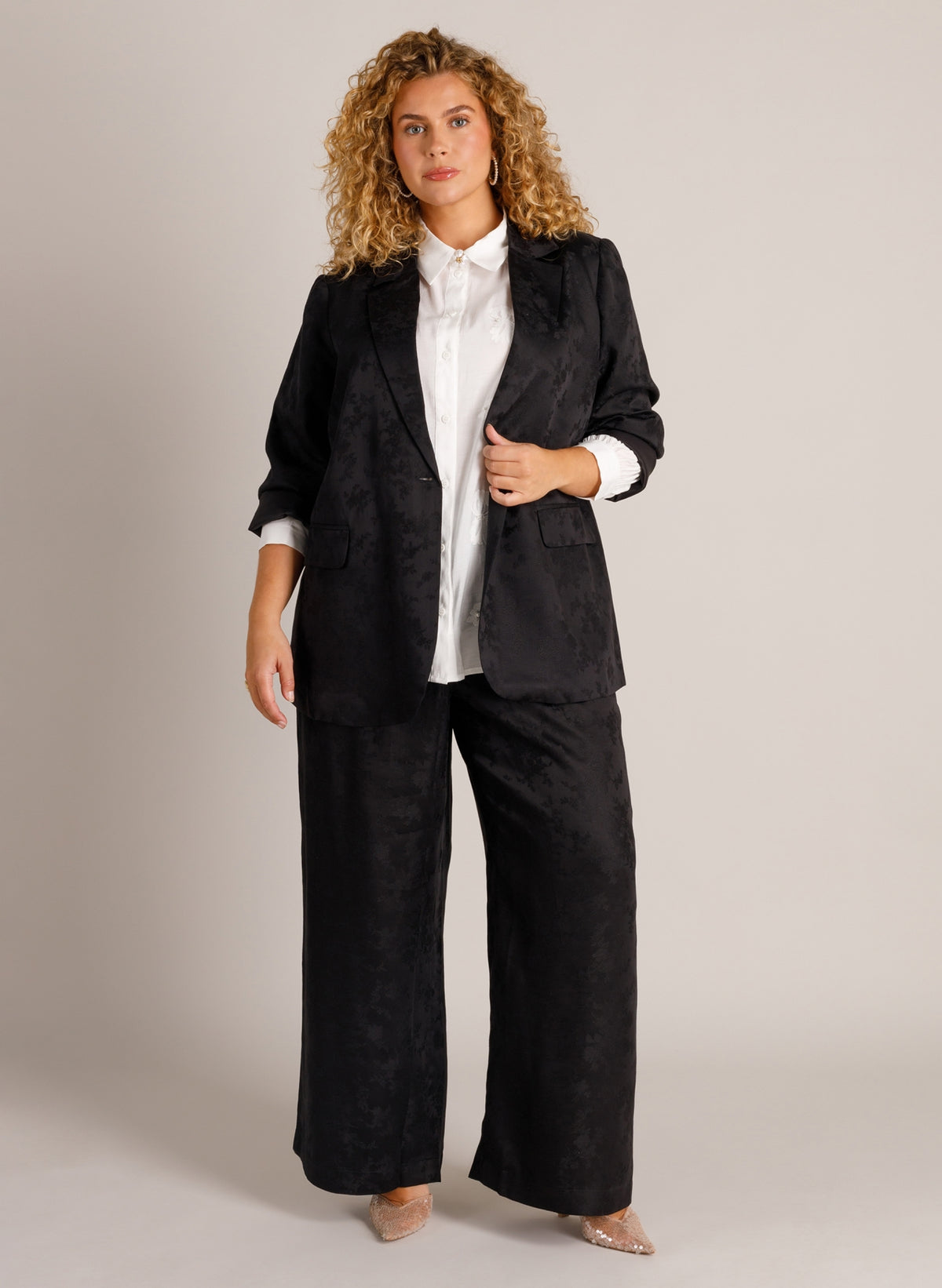 YCZaneta | Black