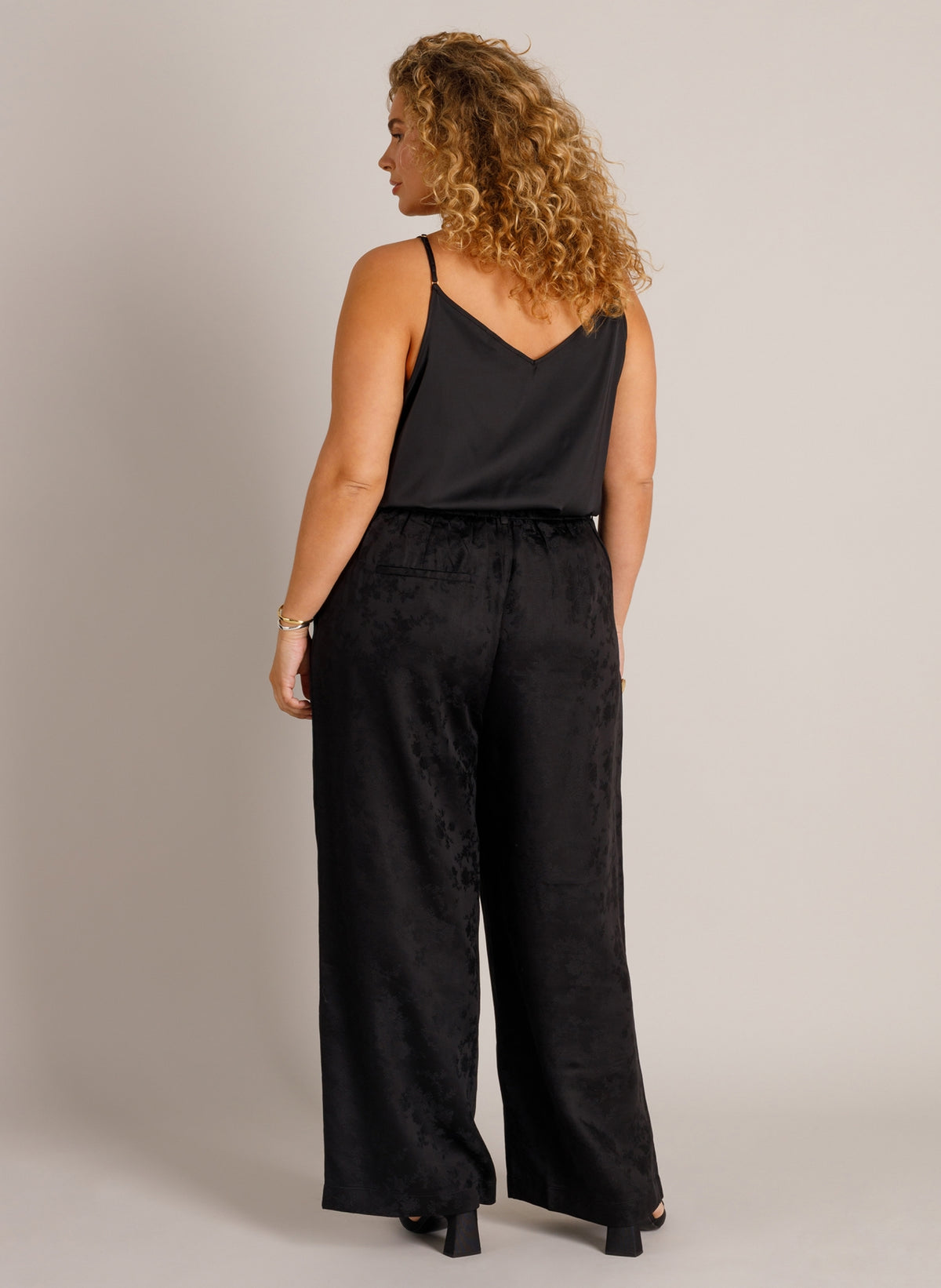 YCZelma | Black