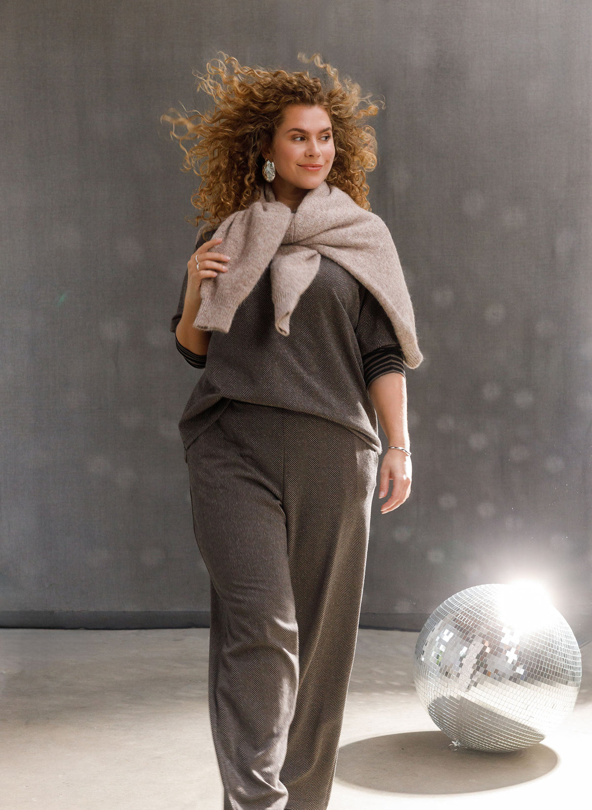 YCZinara | Black/Taupe Grey