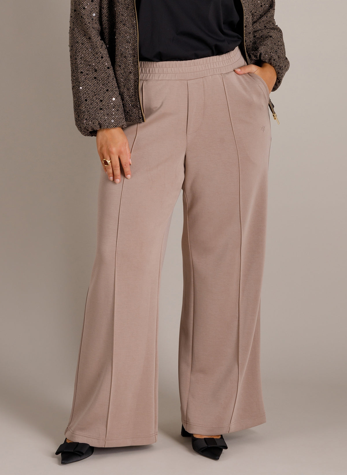 YCJelisa Essential | Taupe Grey