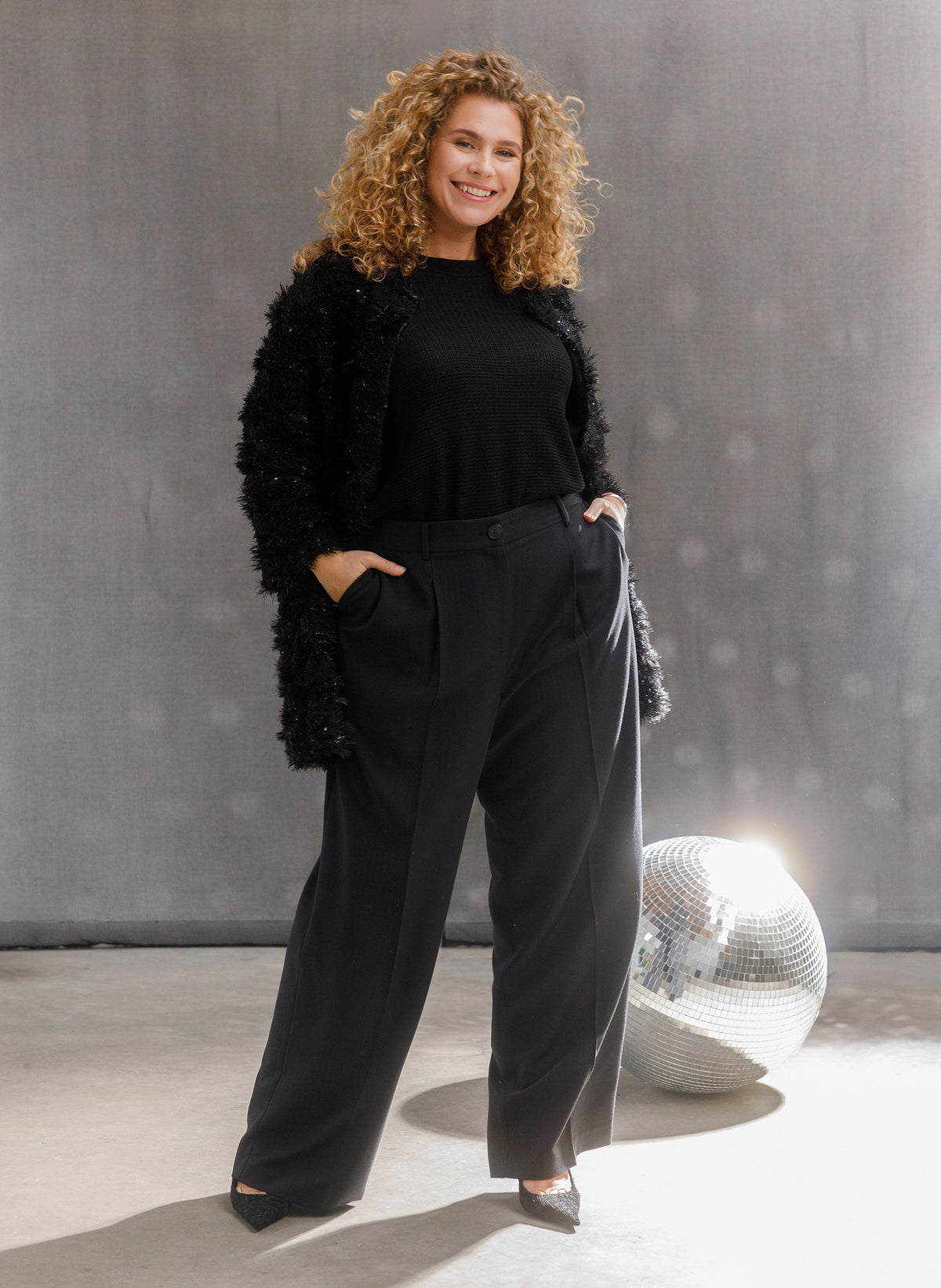 YCHedwig Essential | Black