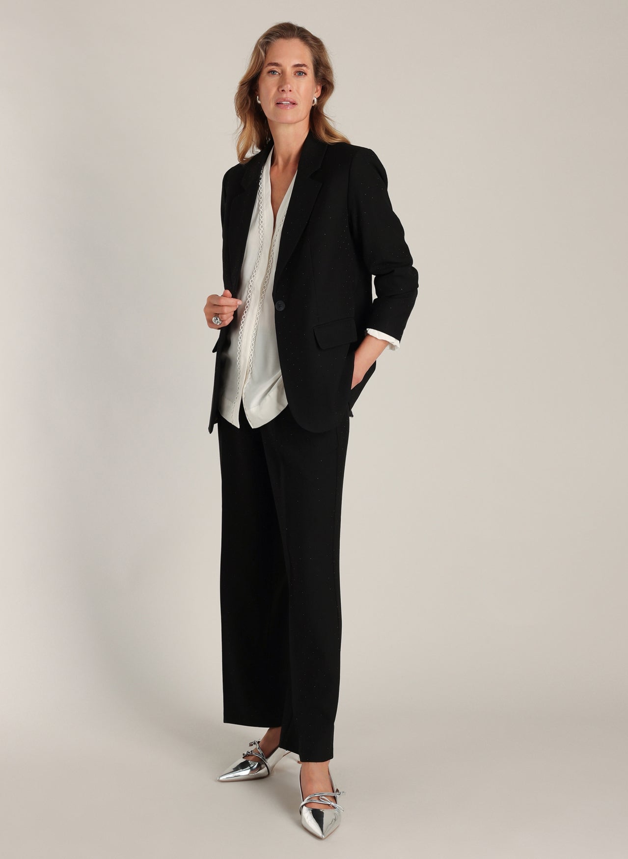 Patricia Essential | Black