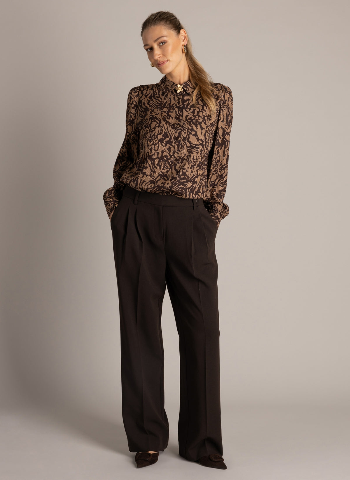 Usandra | Brown