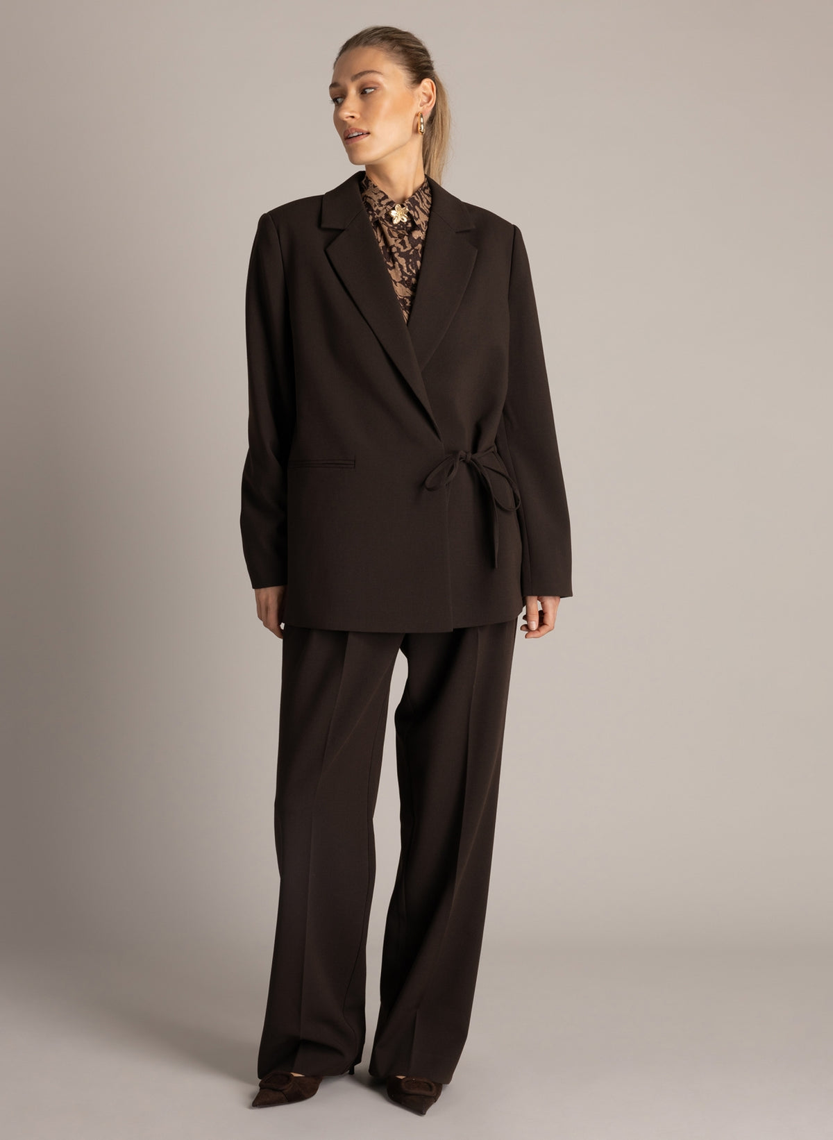 Usandra | Brown