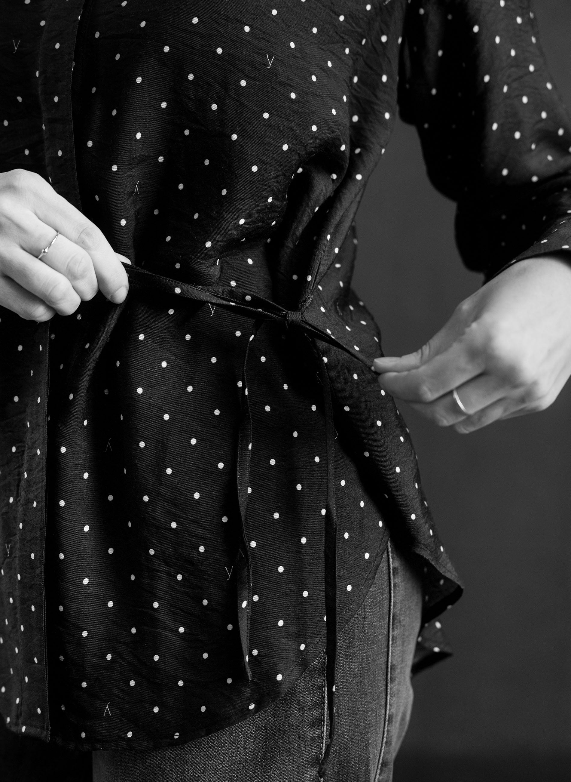 Samira | Dark Blue/Off white
