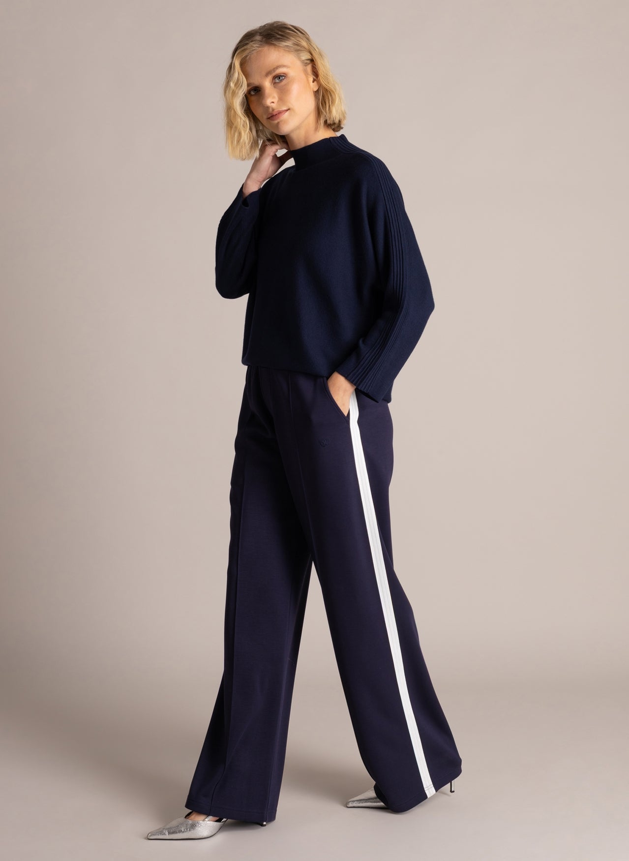 Ilma Essential | Dark Blue/Off white