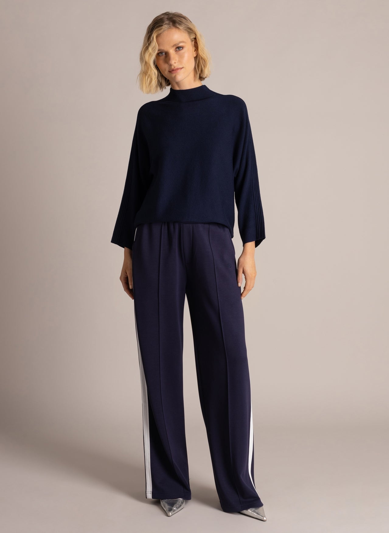 Ilma Essential | Dark Blue/Off white