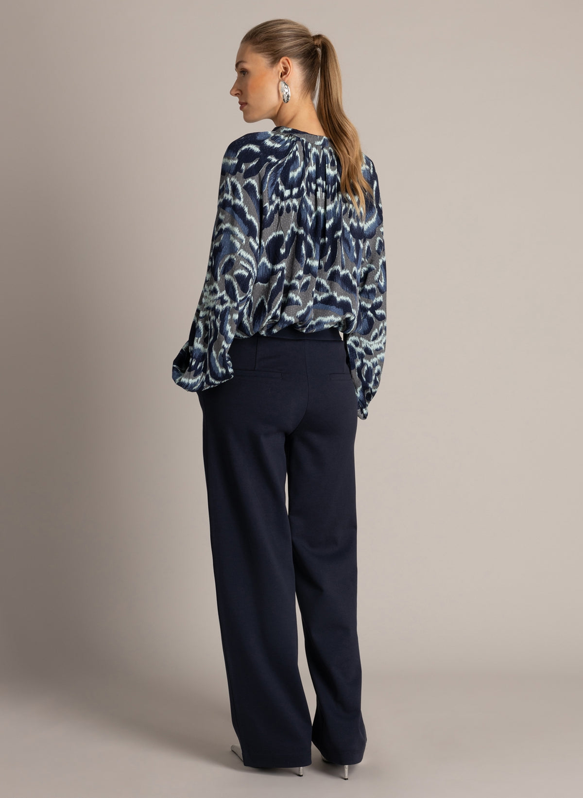 Carmen Essential | Warm Grey/Multi Colo