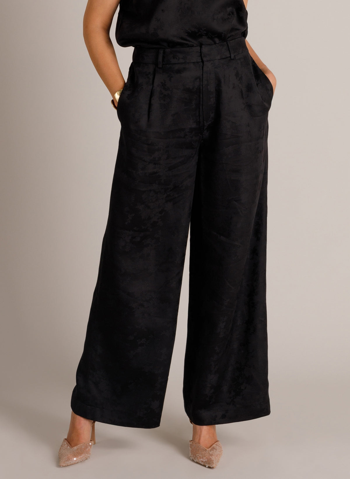 YYWilja | Black