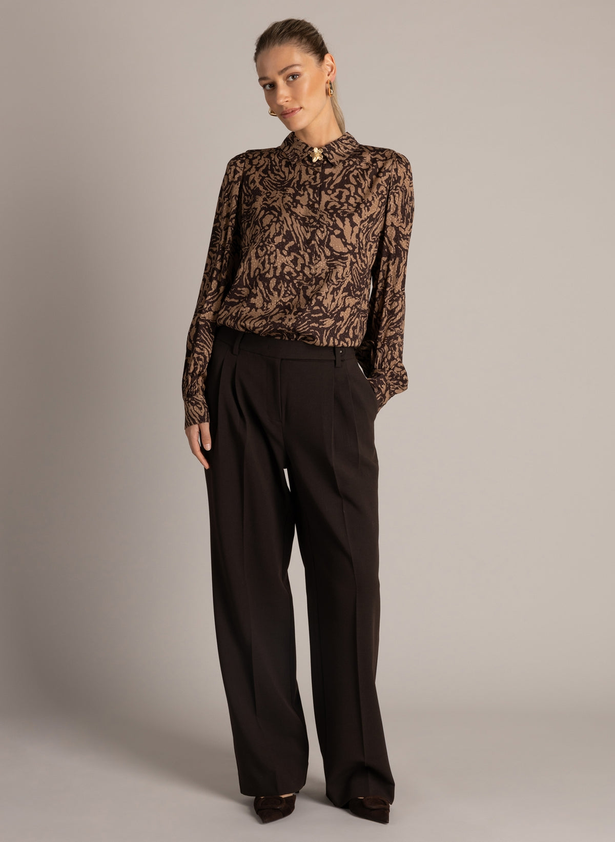 Urelle | Brown/Dark Sand