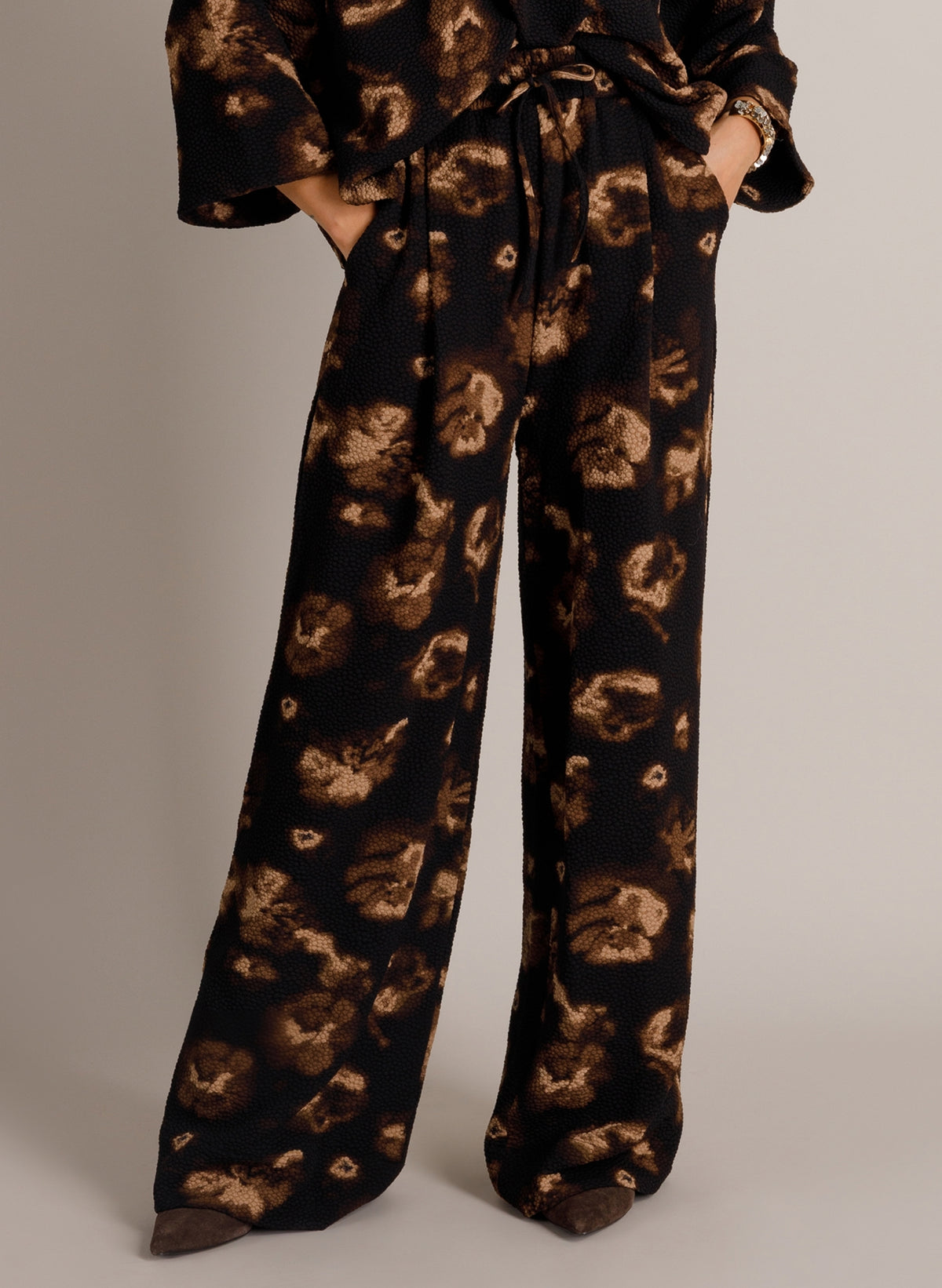 YYWinnie | Black Multi Colour