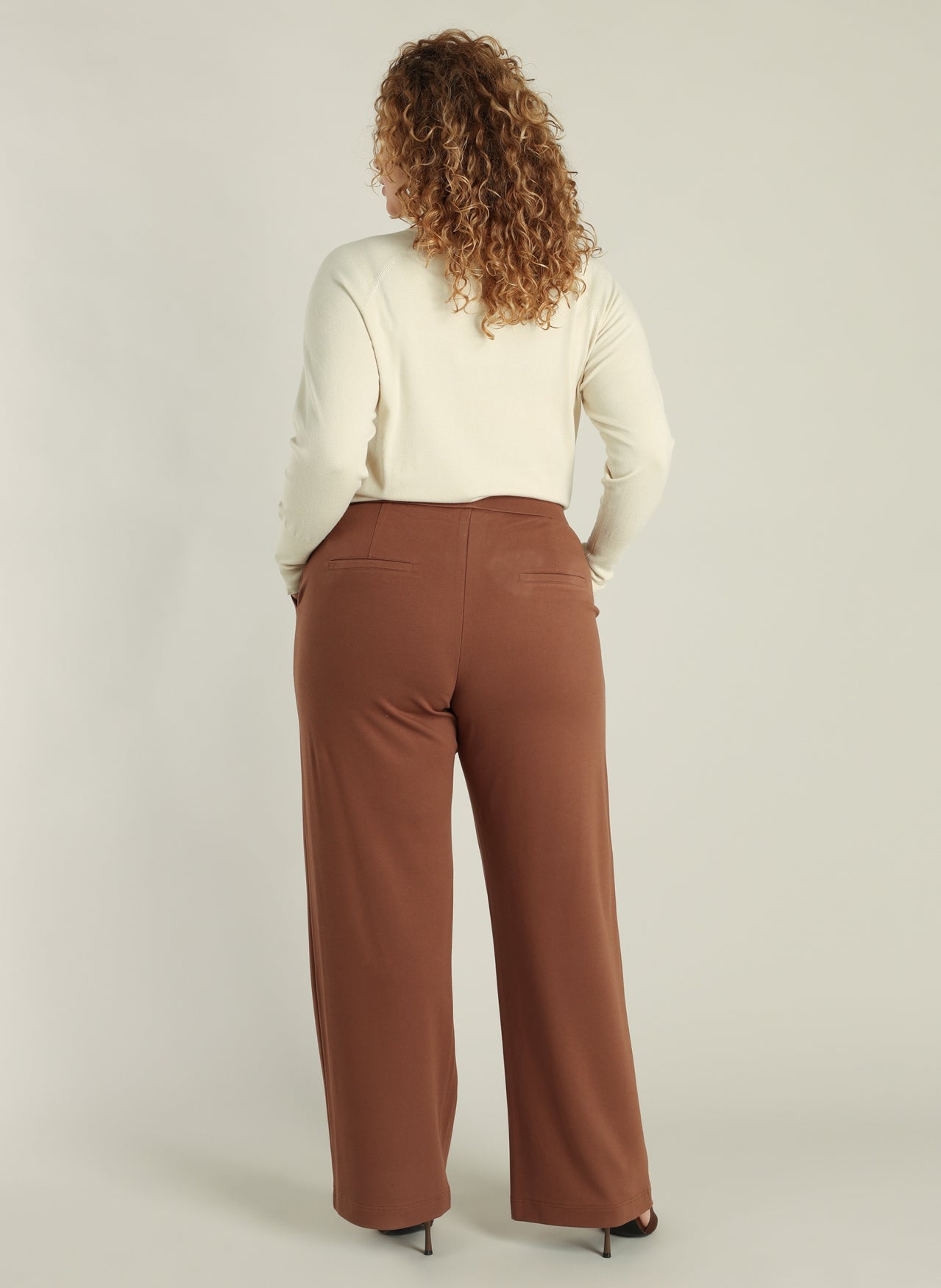 Nadeche Essential | Warm Taupe