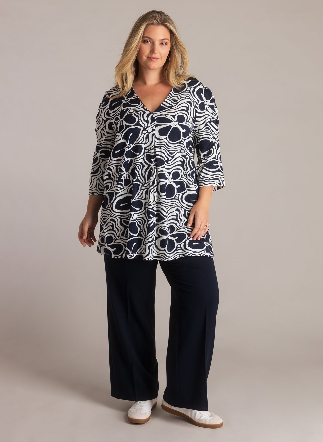 Jovita | Navy/Off White