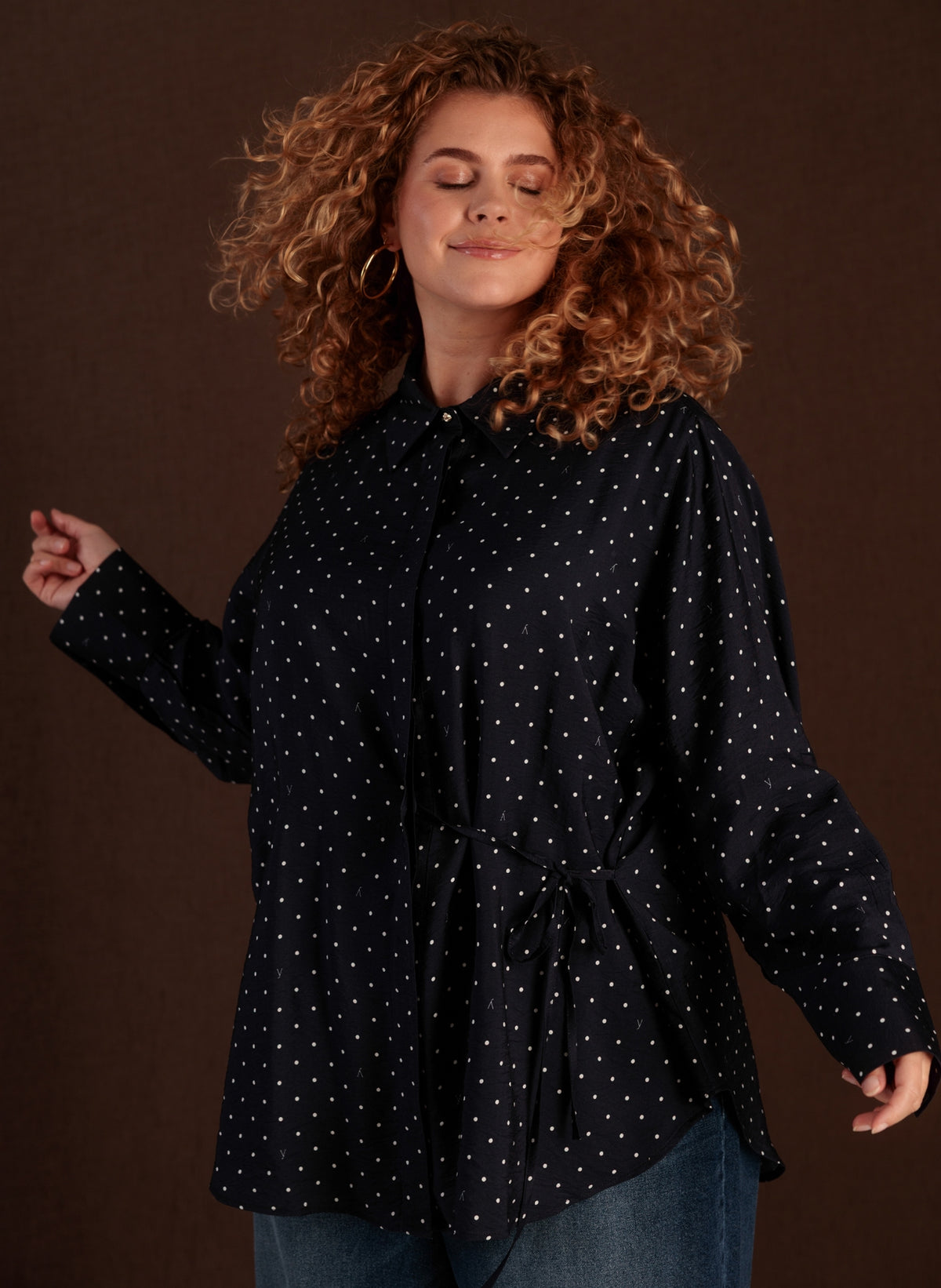 Tuva | Dark Blue/Off white