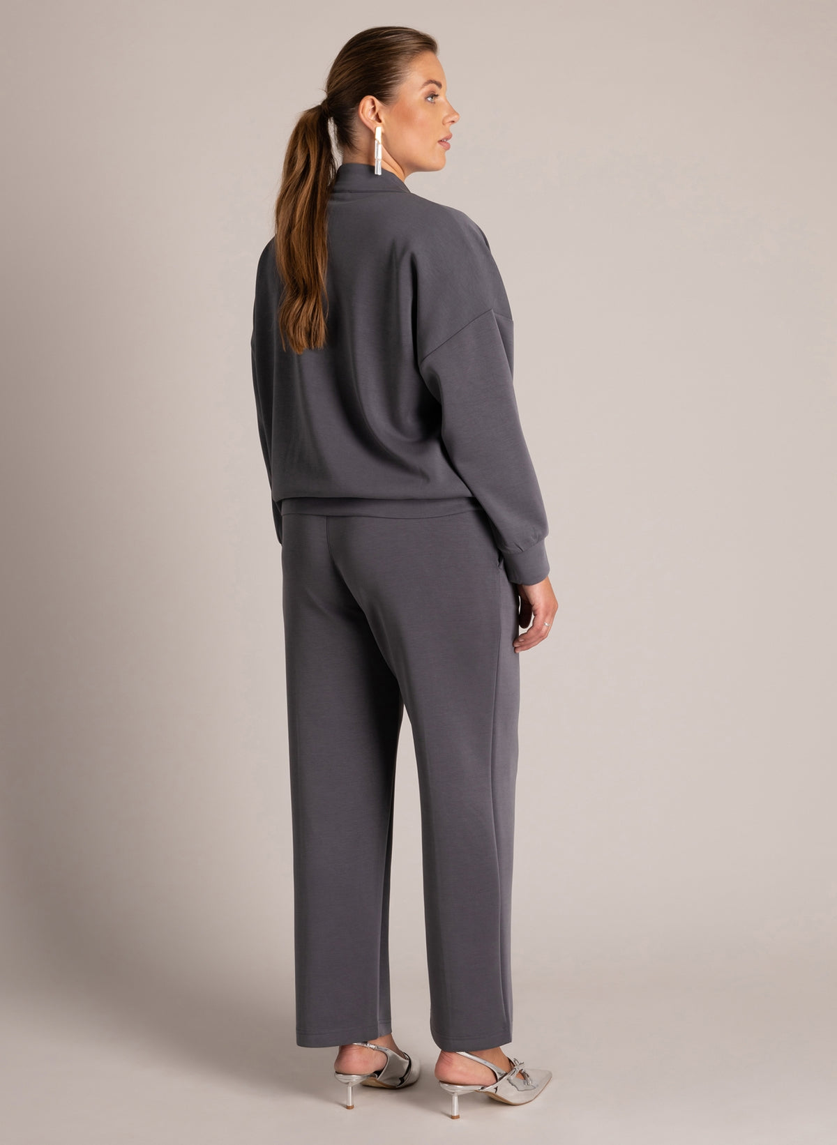 Virna | Warm Grey