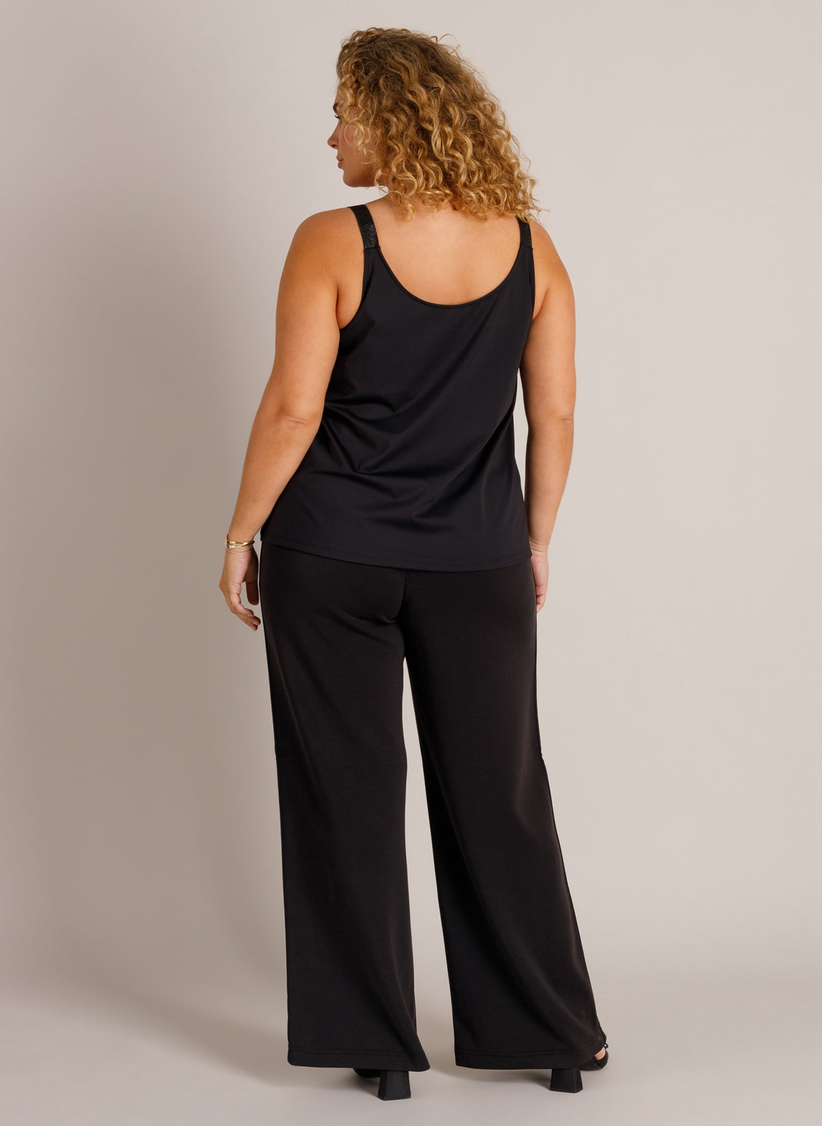 YCWieneke Essential | Black