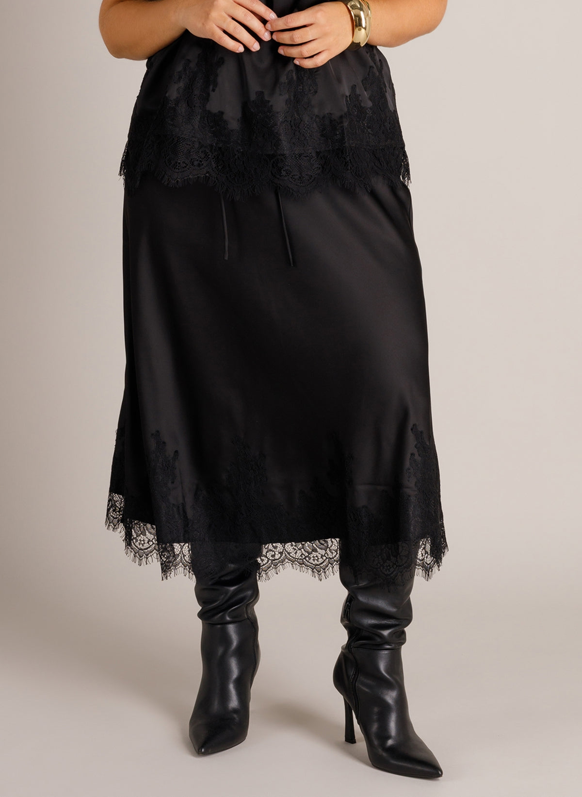 YCZelina | Black