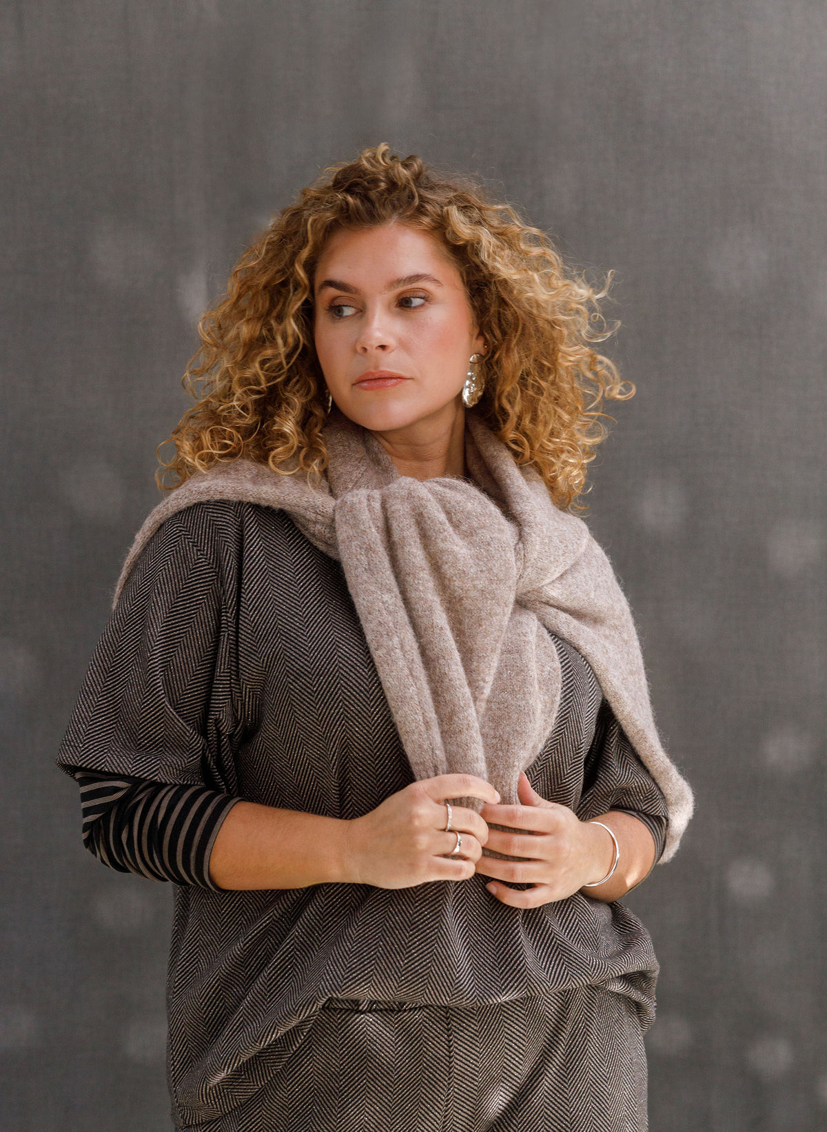 YCZina | Black/Taupe Grey