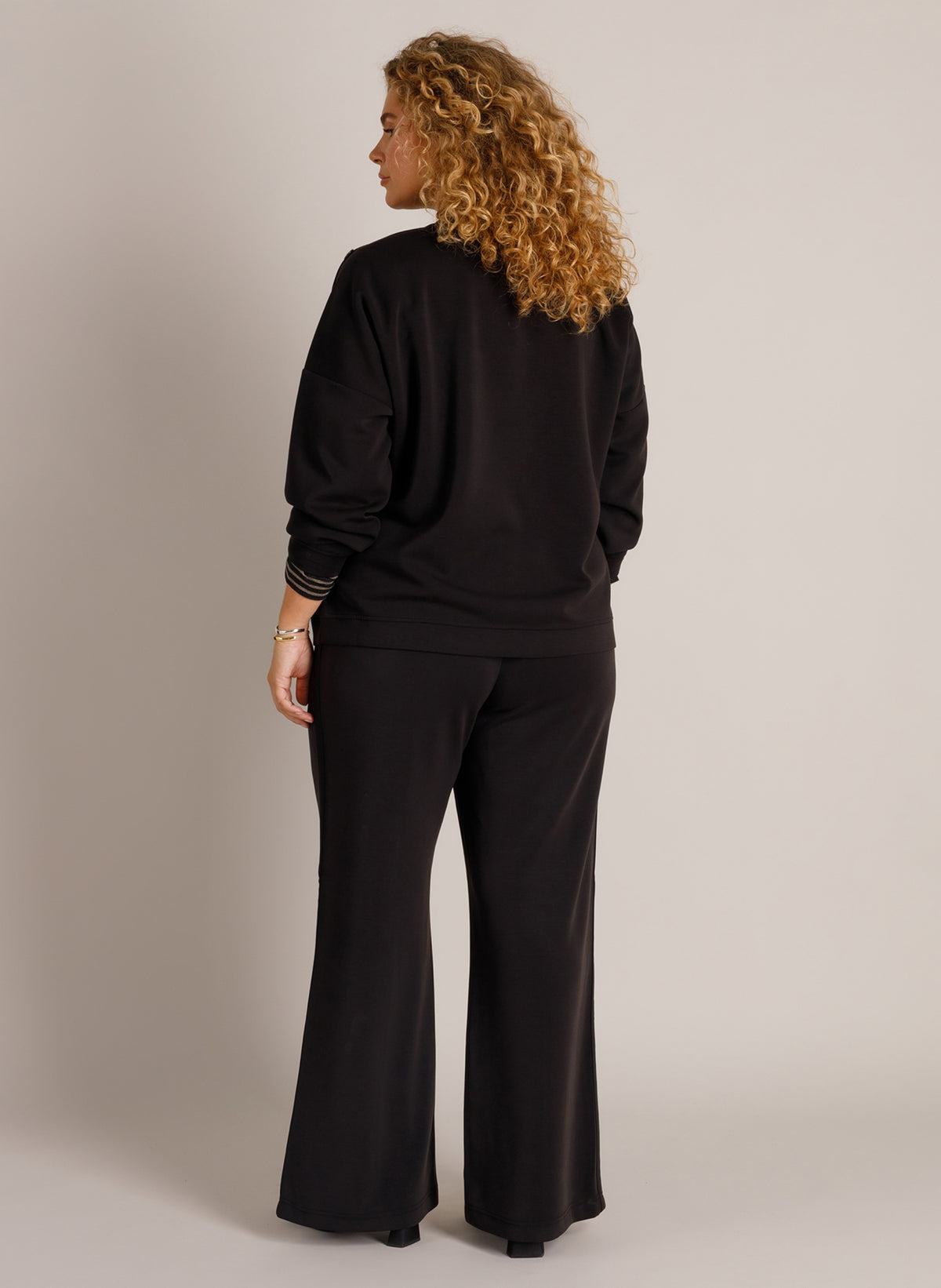 YCZita | Black