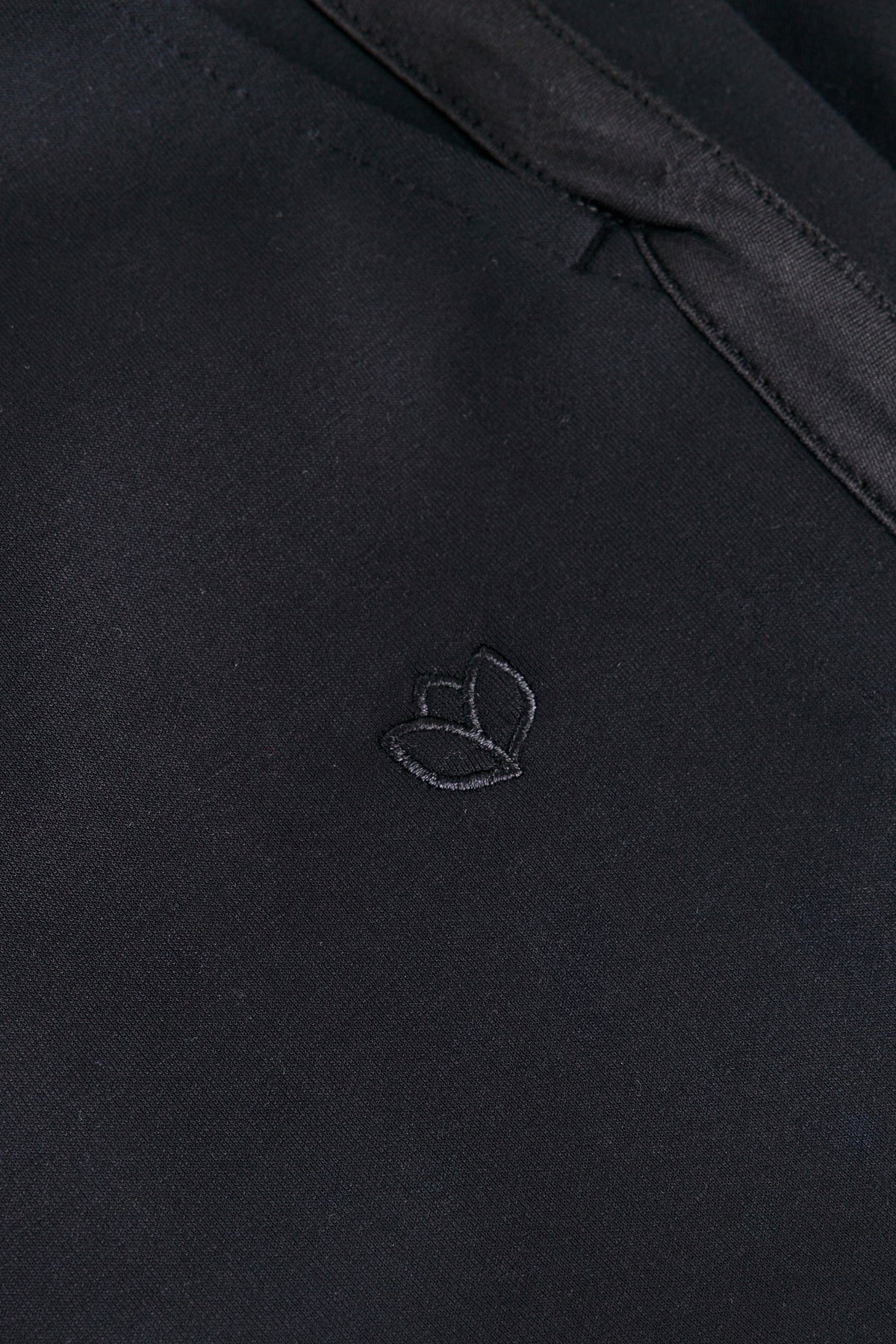 YCJelisa Essential | Black