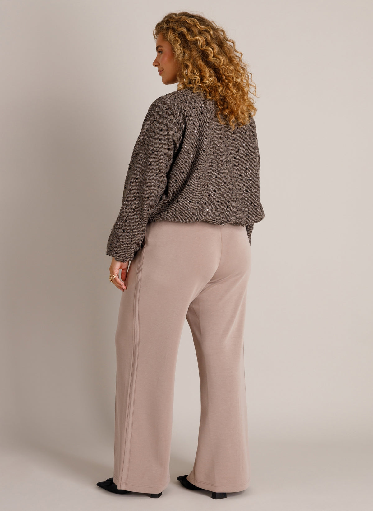 YCJelisa Essential | Taupe Grey